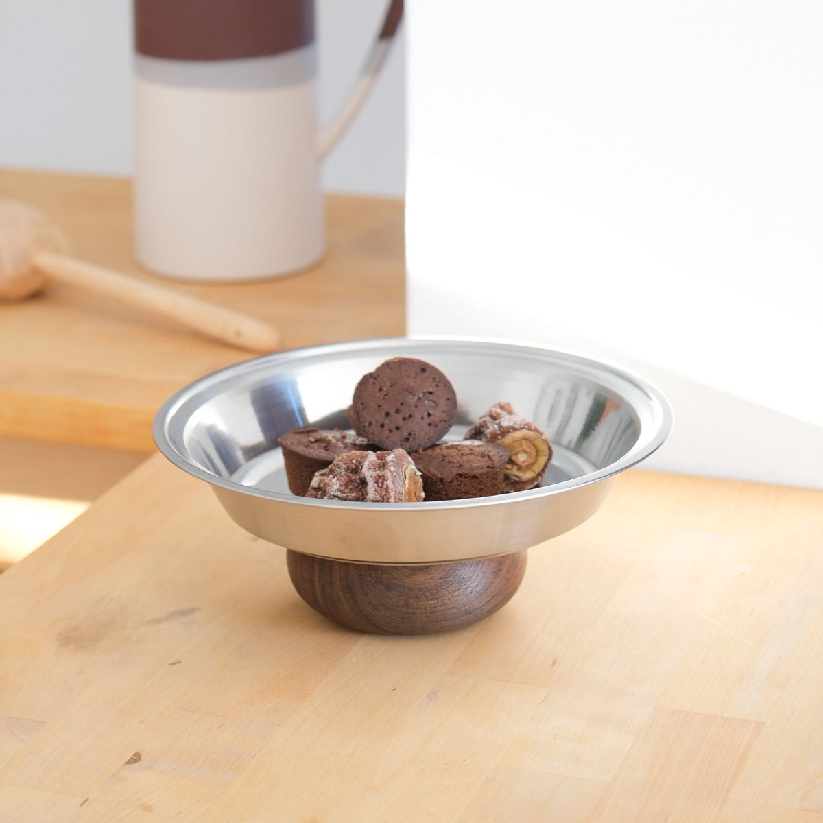 Wooden Footed Round Salad Bowl L